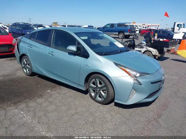 JTDKARFU9H3033139 — 2017 Toyota Prius Three Touring, Задняя часть, фото до ремонта