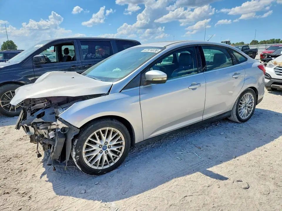 1FAHP3H2XCL227243 — 2012 Ford Focus, Передняя часть, фото до ремонта