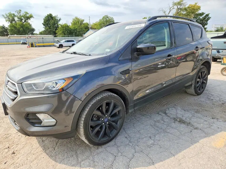 1FMCU9GD6JUC87204 — 2018 Ford Escape, Естественный износ, фото до ремонта
