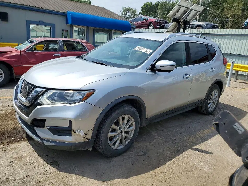 KNMAT2MV7HP606024 — 2017 Nissan Rogue, Град, фото до ремонта