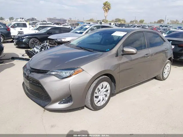 2018 Toyota COROLLA LE VIN 5YFBURHE5JP813374 фото 2