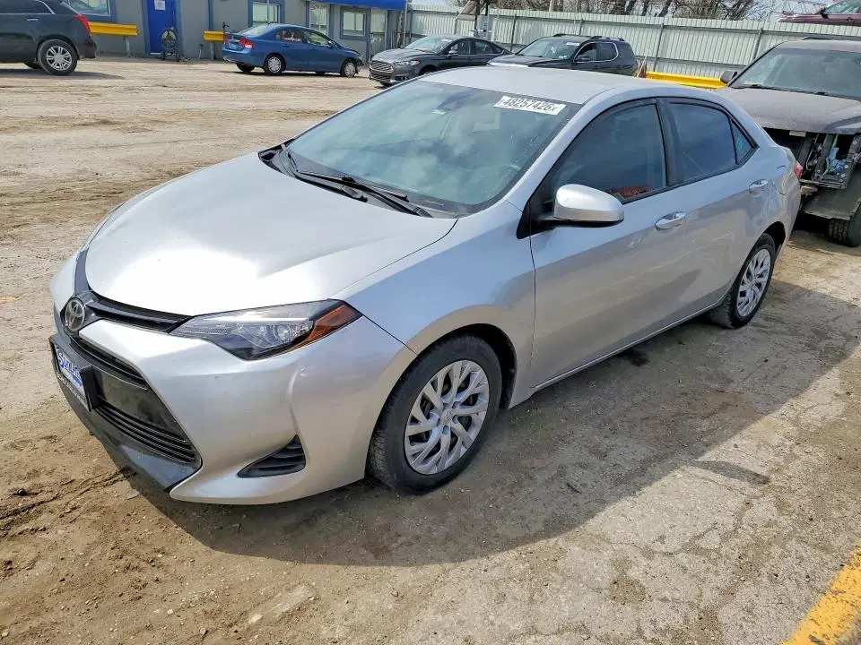 5YFBURHE0KP904893 — 2019 Toyota Corolla, передняя часть, фото до ремонта