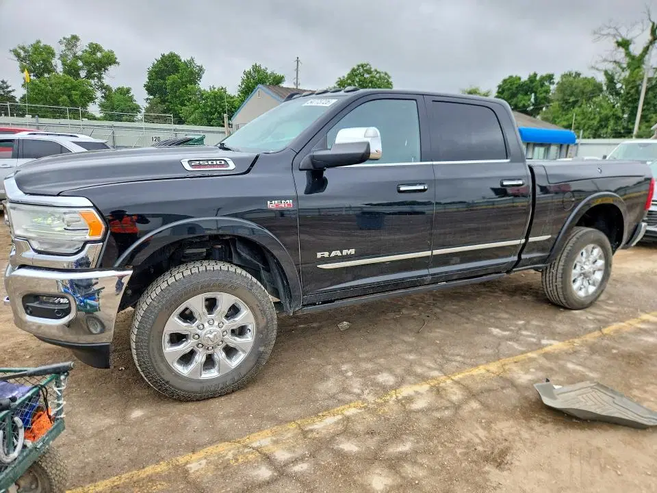 3C6UR5SJ4MG524075 — 2021 RAM 2500, Боковая часть, фото до ремонта