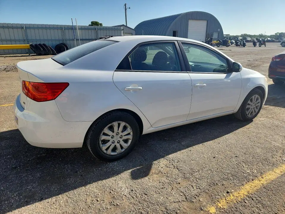 2011 KIA FORTE VIN KNAFU4A24B5389363 фото 3