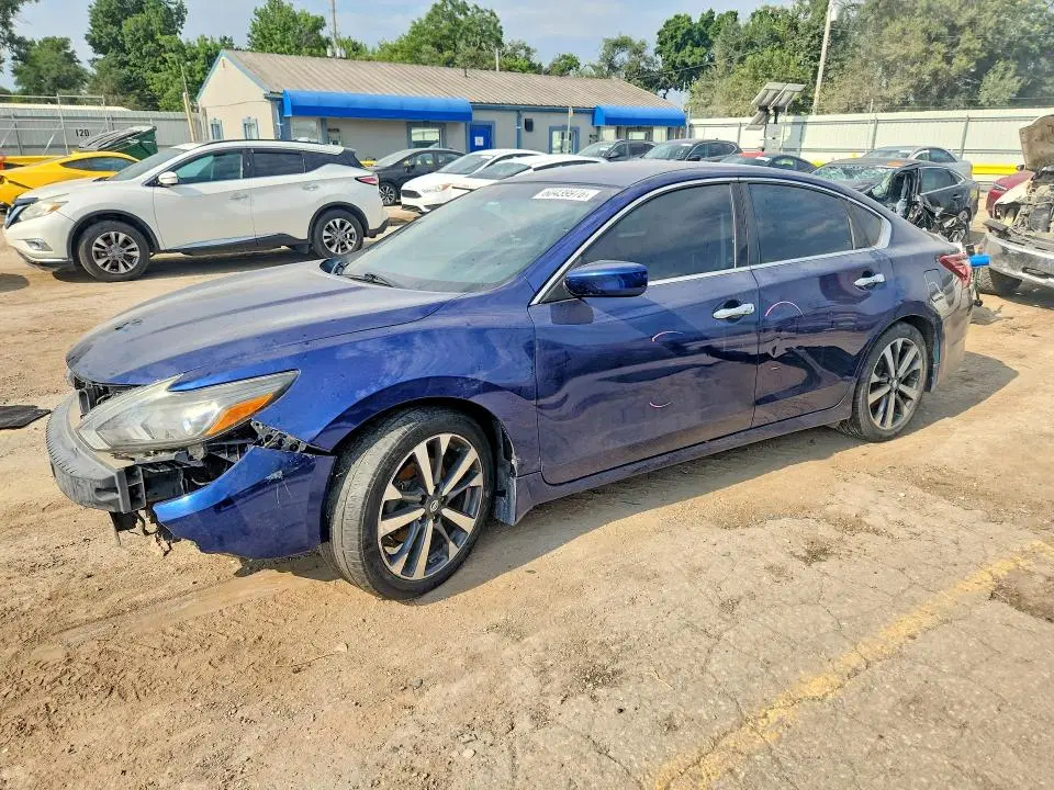 1N4AL3AP8HC495377 — 2017 Nissan Altima, Передняя часть, фото до ремонта