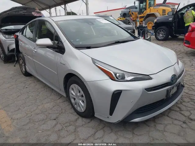 JTDKARFU6L3121722 — 2020 Toyota Prius LE, Задняя часть, фото до ремонта