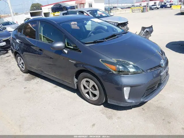 JTDKN3DU1E1745592 — 2014 Toyota Prius Three, Передняя часть слева (Left Front), фото до ремонта