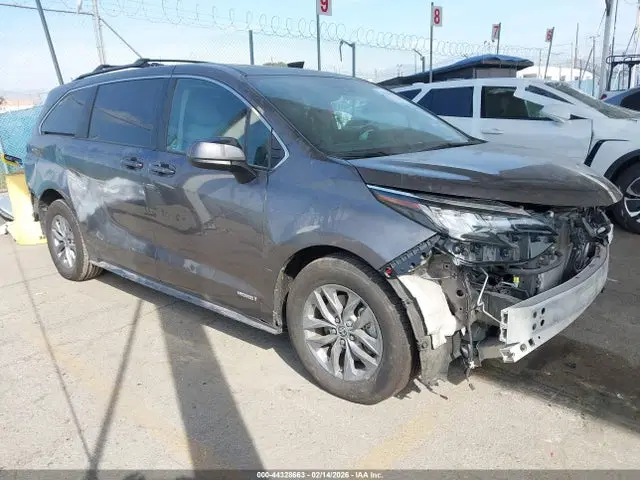 5TDBRKEC0MS073840 — 2021 Toyota Sienna LE, Передняя часть (Front & Rear), фото до ремонта
