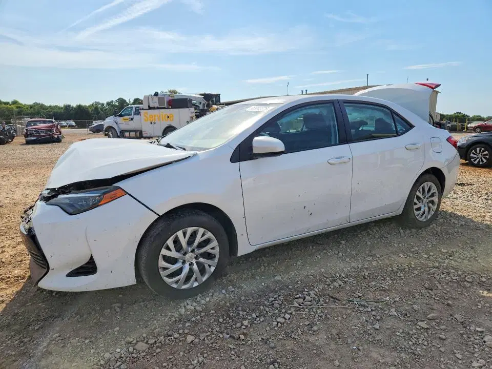 5YFBURHE5JP850201 — 2018 Toyota Corolla, Задняя часть, фото до ремонта