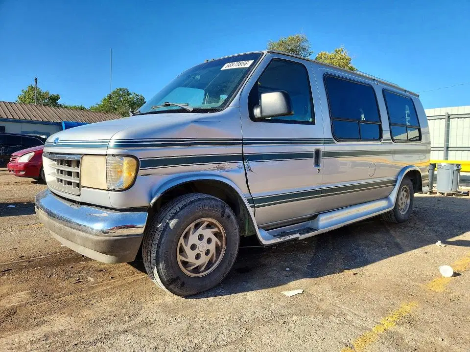 1FDEE14N0PHA63030 — 1993 Ford Econoline, Передняя часть, фото до ремонта