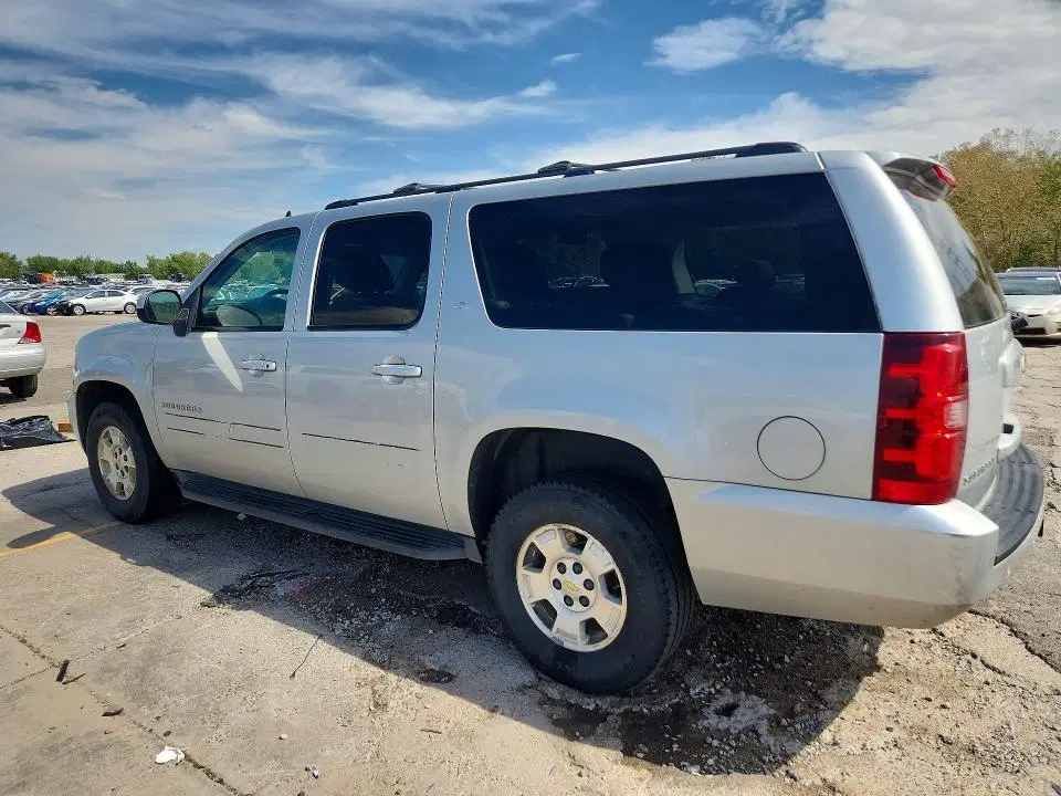 2014 Chevrolet Suburban VIN 1GNSKJE70ER121801 фото 2