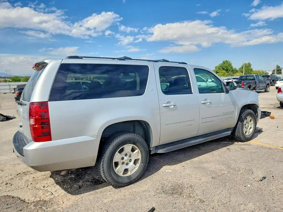 2014 Chevrolet Suburban VIN 1GNSKJE70ER121801 фото 3