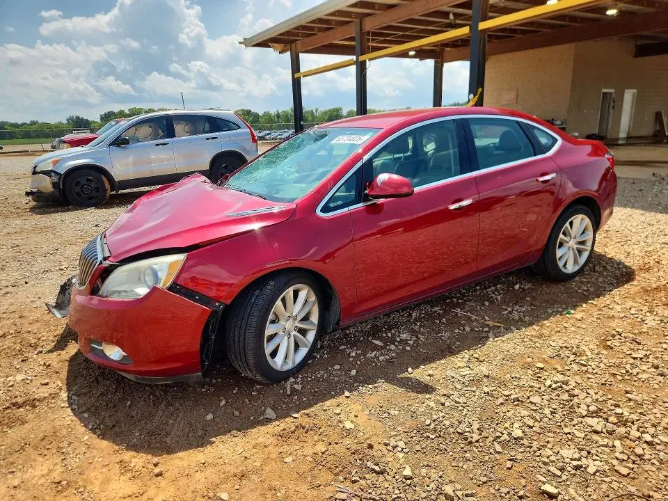 1G4PR5SK3D4205791 — 2013 Buick Verano, передняя часть, фото до ремонта