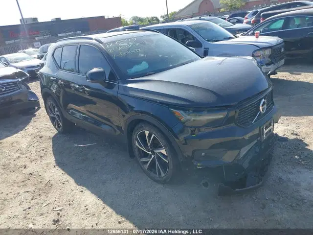 YV4162UM6M2404438 — 2021 Volvo XC40 T5 R-Design, Передняя часть, фото до ремонта