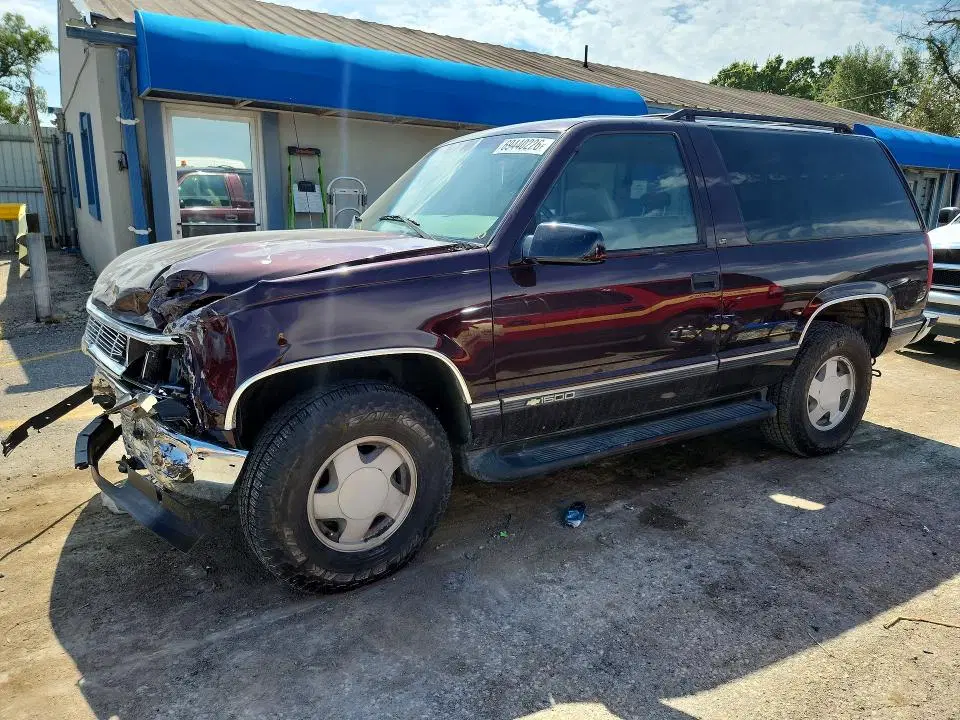 3GNEK18R7VG138864 — 1997 Chevrolet Tahoe, Передняя часть, фото до ремонта