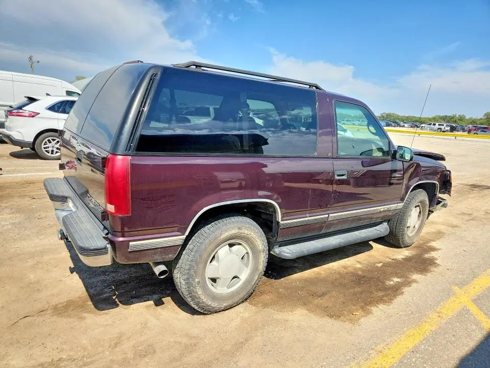 1997 CHEVROLET TAHOE VIN 3GNEK18R7VG138864 фото 4