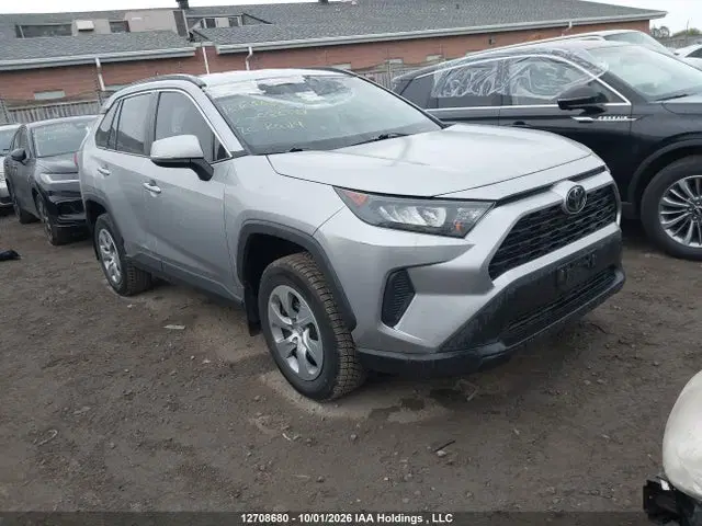 2T3B1RFV3LC086581 — 2020 Toyota RAV4 LE, Град, фото до ремонта