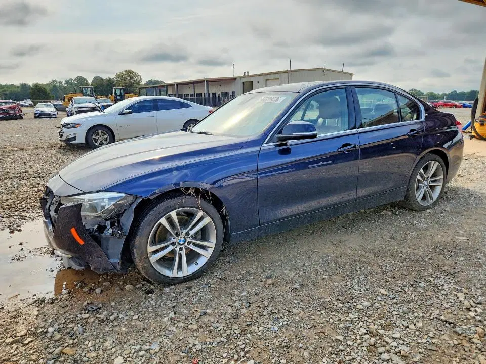WBA8B9G32HNU56045 — 2017 BMW 330, Передняя часть, фото до ремонта