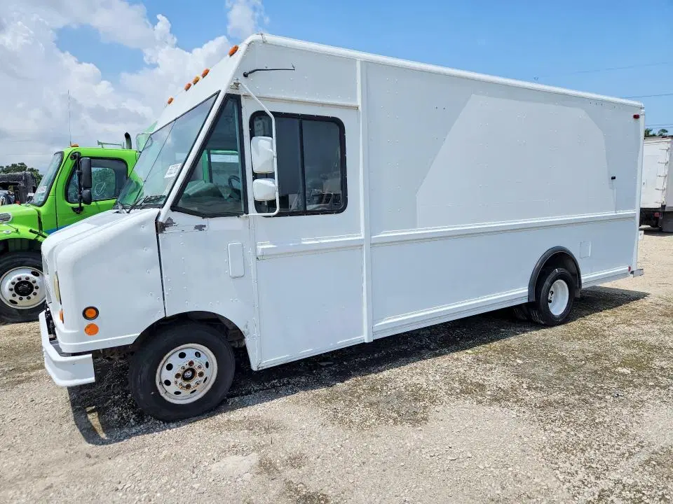 1FCJE39L5YHA77531 — 2000 Ford E350, Механические повреждения, фото до ремонта