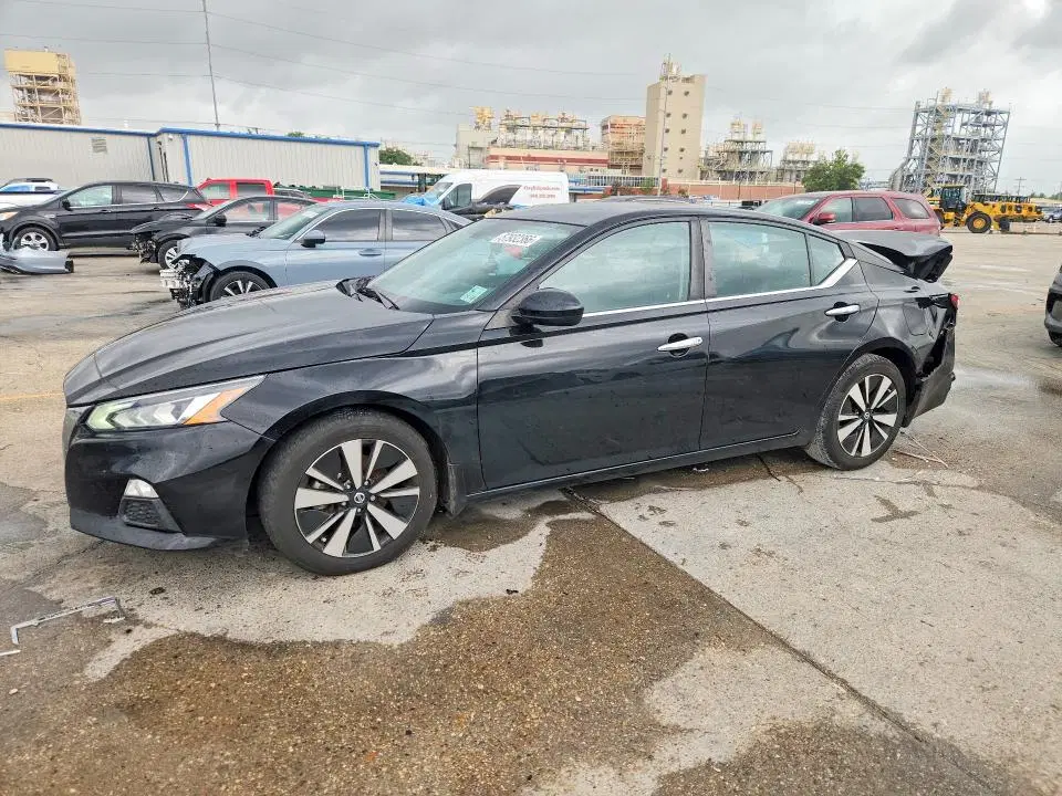 1N4BL4DV9MN406127 — 2021 Nissan Altima, Задняя часть, фото до ремонта