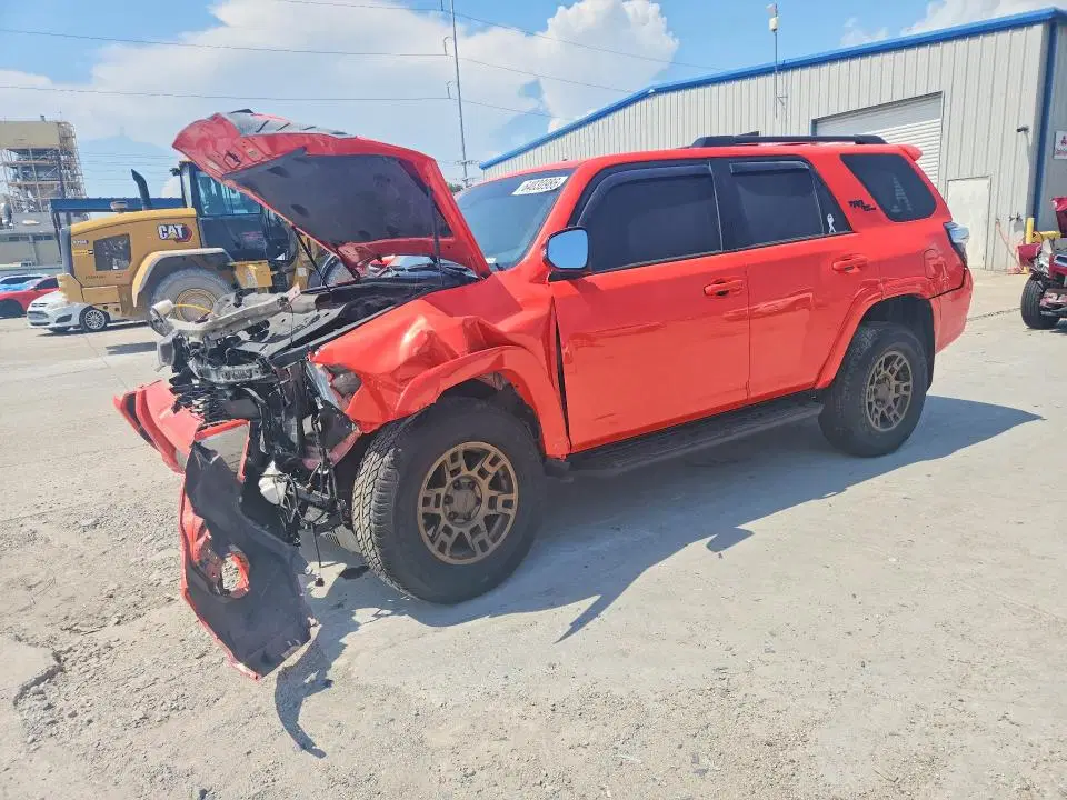 JTERU5JR6R6303151 — 2024 Toyota 4RUNNER, Передняя часть, фото до ремонта