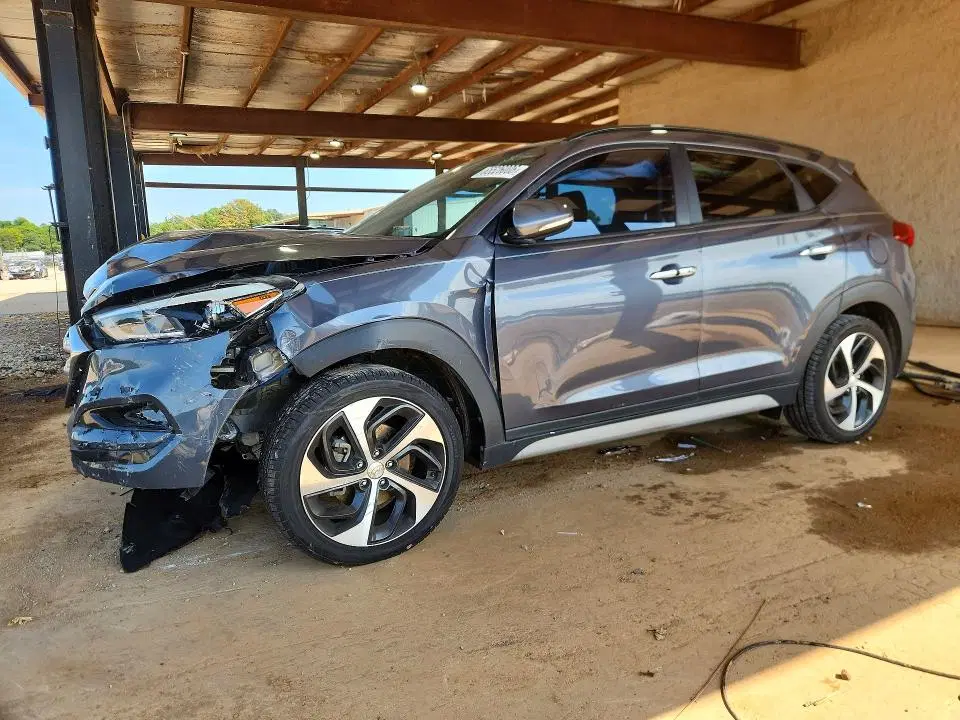 KM8J33A22JU679353 — 2018 Hyundai Tucson, Передняя часть, фото до ремонта