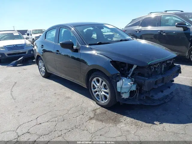 3MYDLBYVXHY164380 — 2017 Toyota Yaris IA, Передняя часть, фото до ремонта