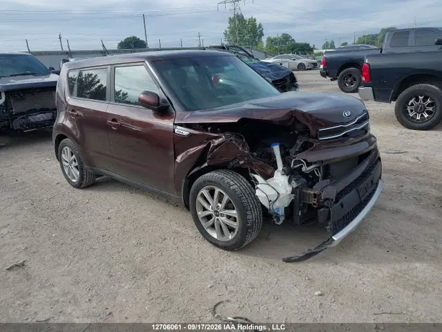 KNDJP3A51J7618772 — 2018 Kia Soul EX/EX Premium/EX Tech/ex+, Передняя часть справа (Right Front), фото до ремонта