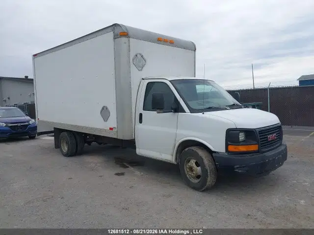1GD374CG1E1152181 — 2014 GMC Savana Cutaway 3500 1WT, Повреждение двигателя (Engine Fire), фото до ремонта