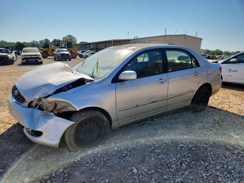 1NXBR32E18Z050933 — 2008 Toyota Corolla, передняя часть, фото до ремонта
