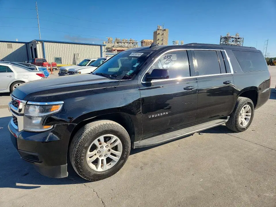 1GNSKHKC5KR122738 — 2019 Chevrolet Suburban, Мелкие вмятины и царапины, фото до ремонта