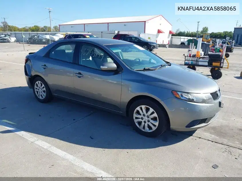 KNAFU4A2XA5858065 — 2010 Kia Forte, задняя часть, фото до ремонта