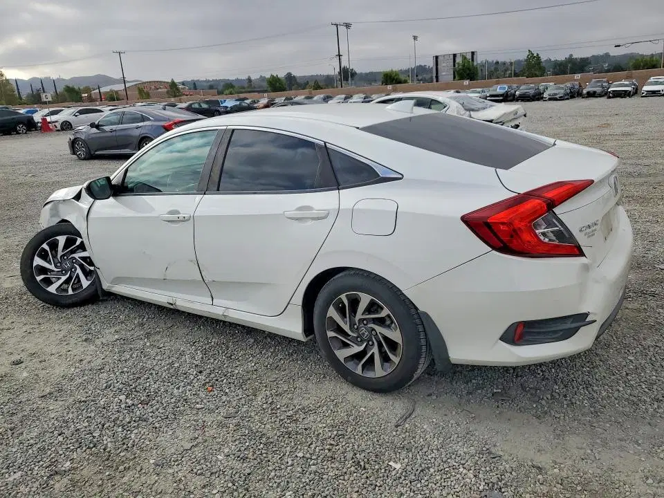 2017 Honda Civic VIN 2HGFC2F70HH558702 фото 2