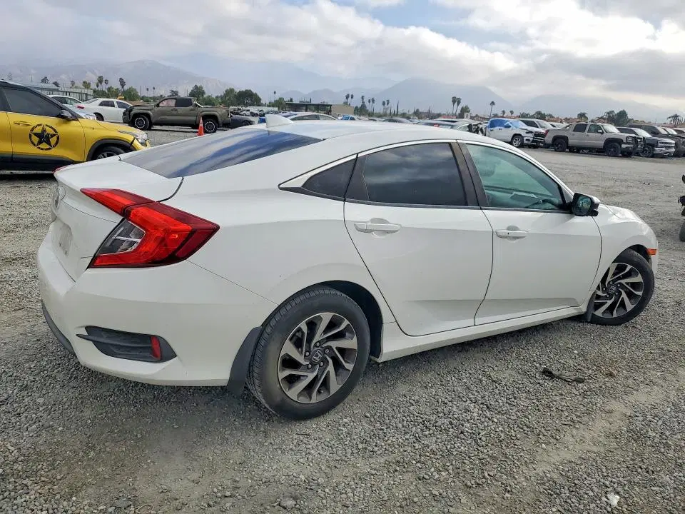 2017 Honda Civic VIN 2HGFC2F70HH558702 фото 3