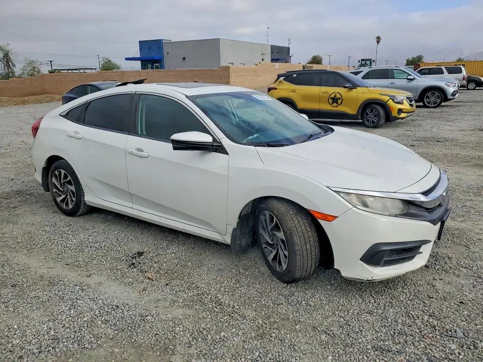 2017 Honda Civic VIN 2HGFC2F70HH558702 фото 4