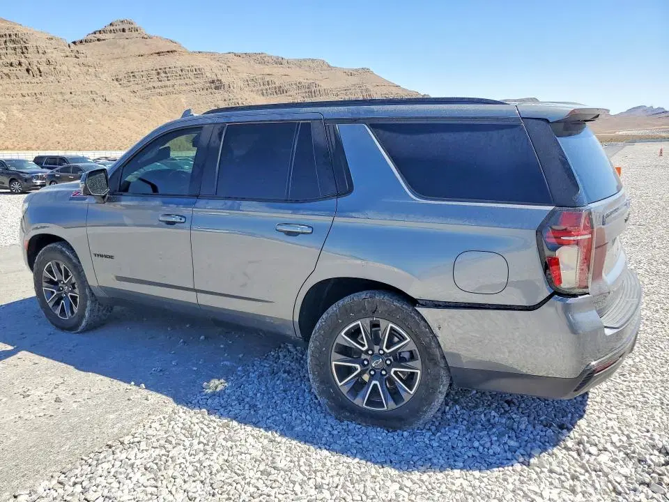 2021 Chevrolet Tahoe VIN 1GNSKPKD2MR260601 фото 2