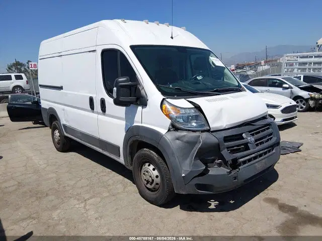 3C6TRVBG0JE139037 — 2018 RAM Promaster 1500 High Roof 136 Wb, Передняя часть, фото до ремонта