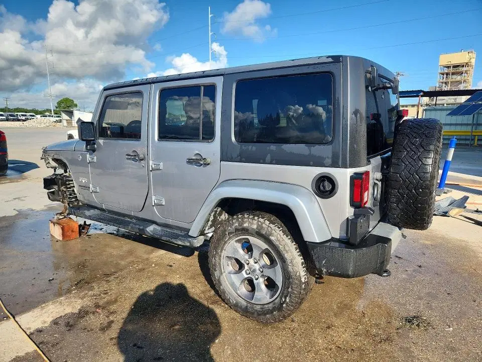1C4HJWEGXHL677379 — 2017 Jeep Wrangler Unlimited, передняя часть, фото до ремонта