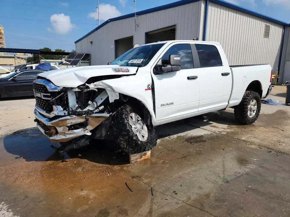3C6UR5DL6RG153975 — 2024 RAM 2500, Передняя часть, фото до ремонта