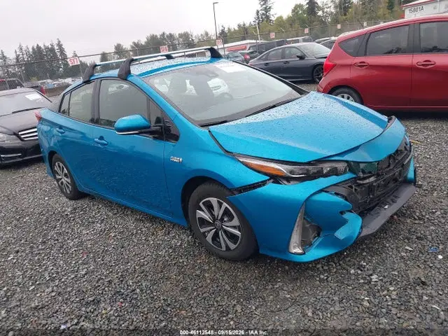 JTDKARFP6J3073677 — 2018 Toyota Prius Prime Premium, Передняя часть, фото до ремонта