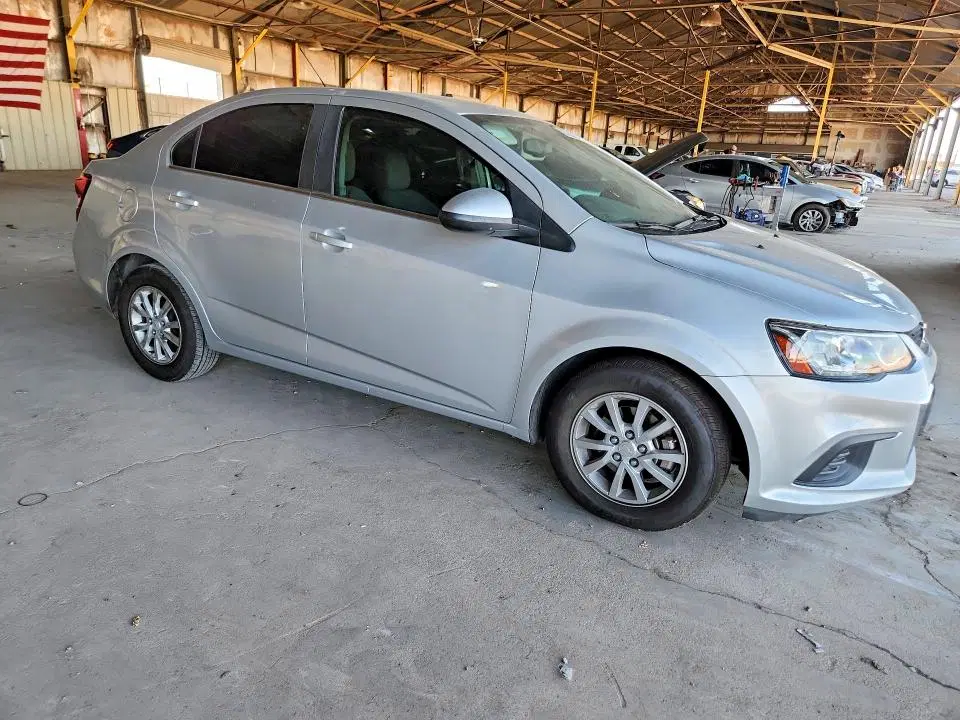 2018 Chevrolet Sonic VIN 1G1JD5SB1J4124091 фото 4
