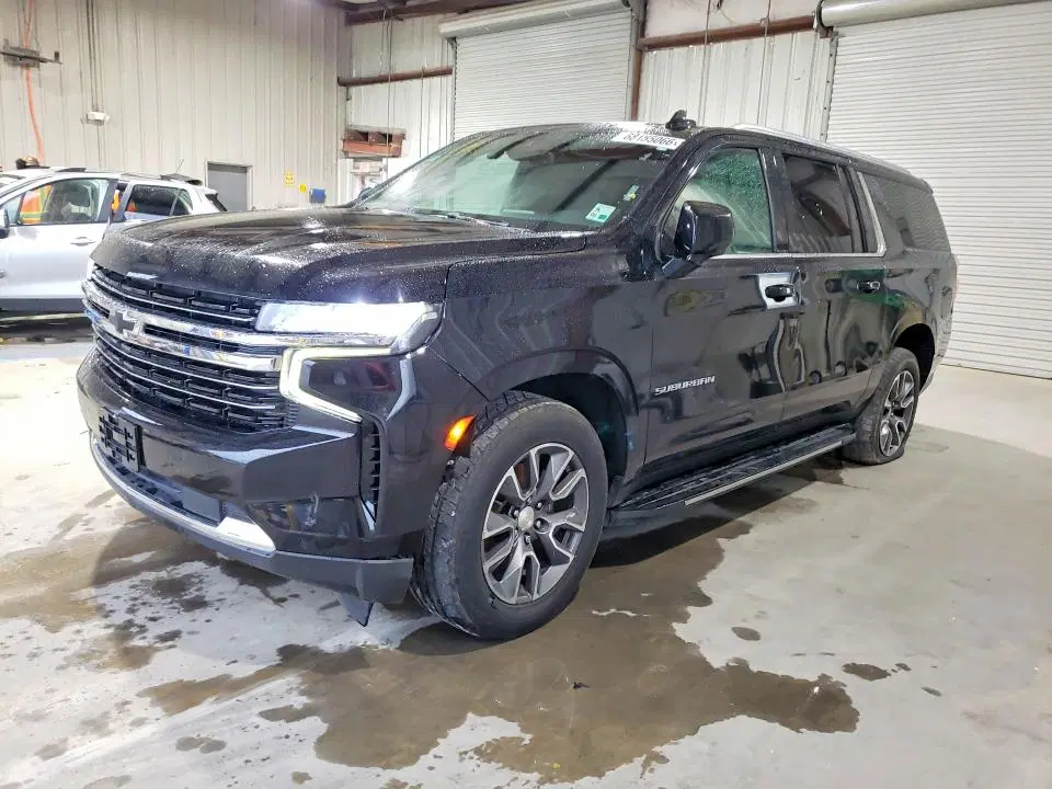 1GNSCCKD1NR204981 — 2022 Chevrolet Suburban, Задняя часть, фото до ремонта