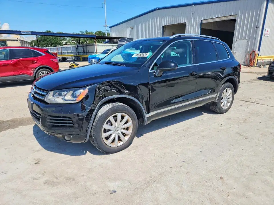 WVGFF9BPXBD003633 — 2011 Volkswagen Touareg, Передняя часть, фото до ремонта