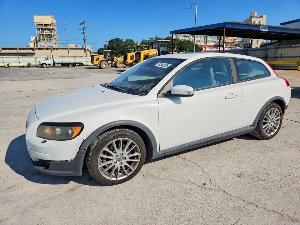 YV1672MK4A2174182 — 2010 Volvo C30, передняя часть, фото до ремонта