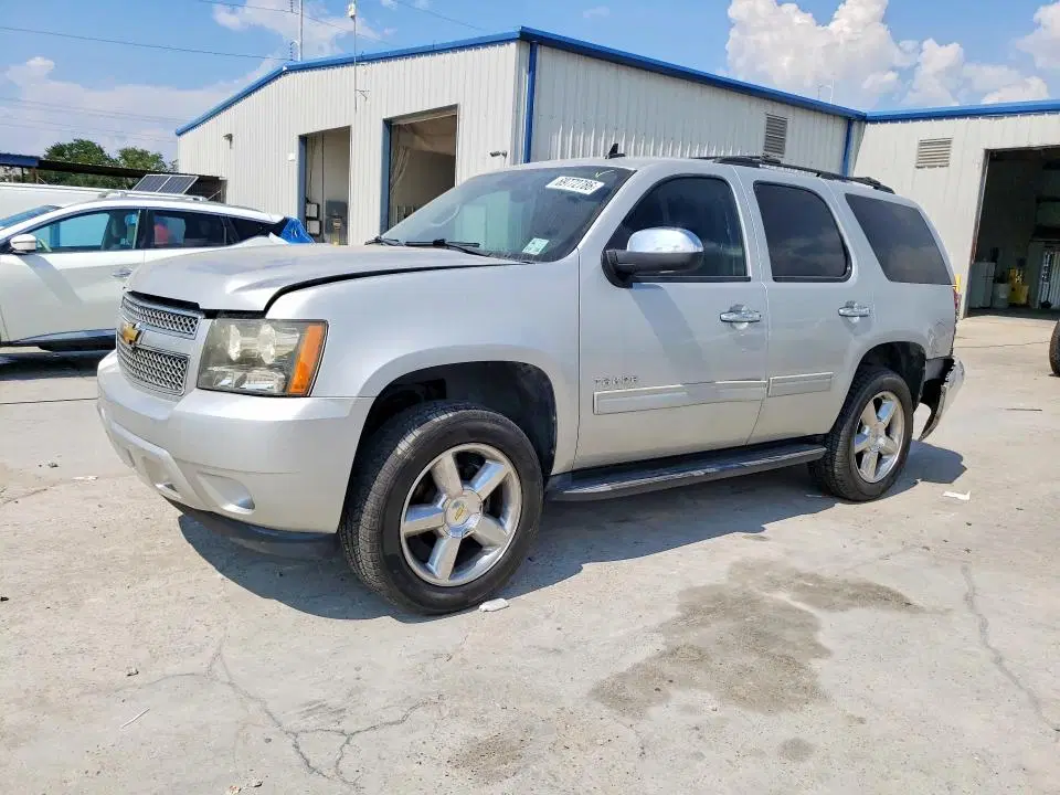 1GNSCAE02BR199556 — 2011 Chevrolet Tahoe, Задняя часть, фото до ремонта