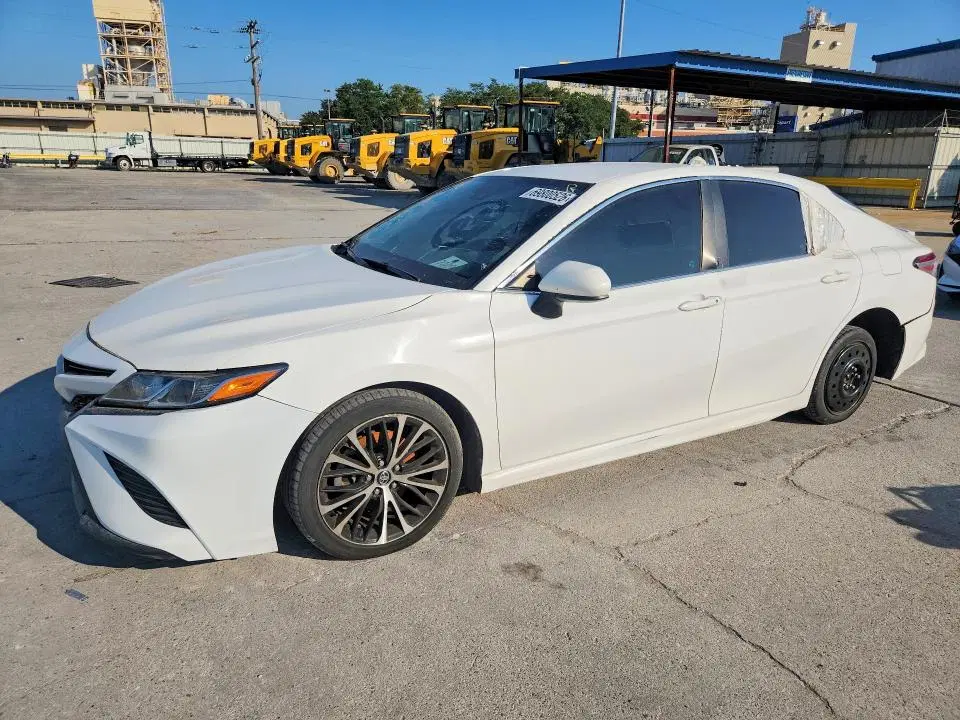 4T1G11AK0LU326679 — 2020 Toyota Camry, Передняя часть, фото до ремонта
