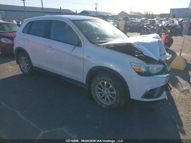 JA4AH3AUXJU600660 — 2018 Mitsubishi Rvr ES/SE, Передняя часть, фото до ремонта