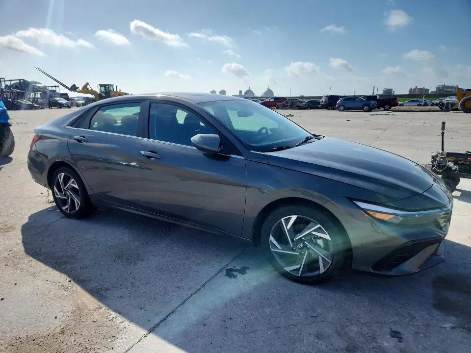 2024 HYUNDAI ELANTRA VIN KMHLS4DG6RU681496 фото 4