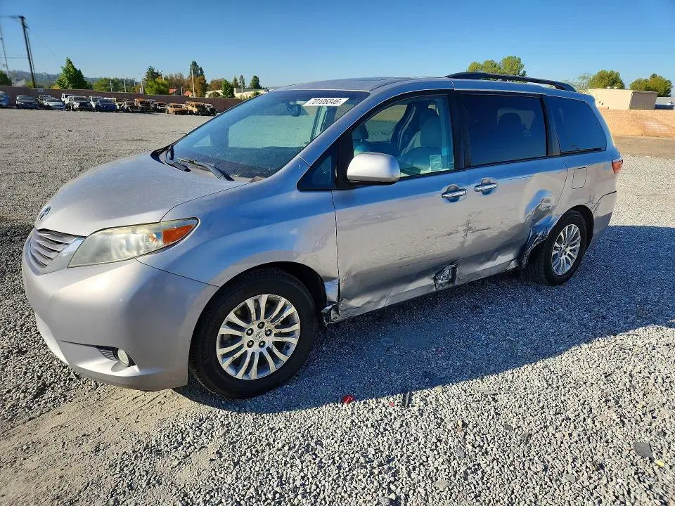 5TDYZ3DC0HS864389 — 2017 Toyota Sienna, Боковая часть, фото до ремонта