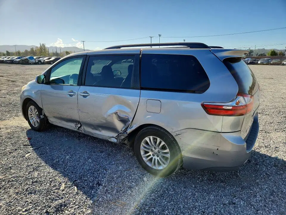2017 Toyota Sienna VIN 5TDYZ3DC0HS864389 фото 2